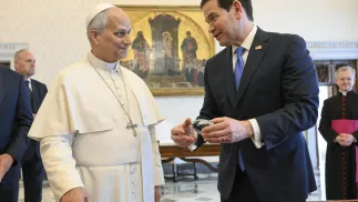 Sekretarz stanu Marco Rubio i papież Leon XIV. Fot. PAP/EPA/VATICAN MEDIA