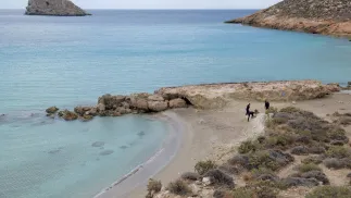 Grecka wyspa, zdjęcie ilustracyjne, fot. PAP/EPA/ANA-MPA/NIKOS CHALKIADAKIS
