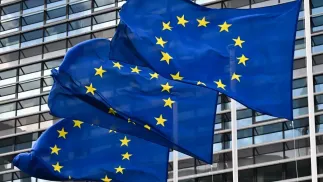Flagi Unii Europejskiej Fot. PAP/Radek Pietruszka