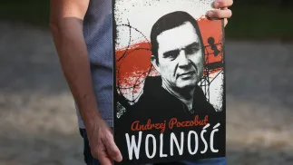 Andrzej Poczobut, dziennikarz i działacz mniejszości polskiej na Białorusi, który przebywał w więzieniu od 2021 roku. Fot. PAP/	Artur Reszko