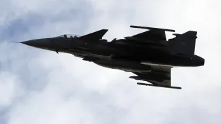 Samolot Gripen. Zdj. ilustracyjne. Fot. PAP/EPA/TOMS KALNINS