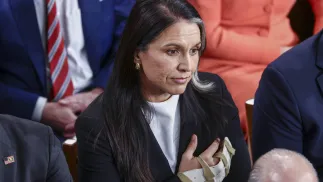 Tulsi Gabbard. Fot. PAP/EPA/	JIM LO SCALZO