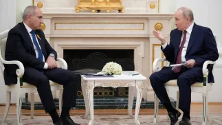 Spotkanie premiera Armenii Nikola Paszyniana z przywódcą Rosji Władimirem Putinem. PAP/EPA. PAVEL BEDNYAKOV/AP POOL