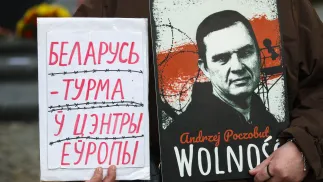Uczestnicy akcji solidarności z Andrzejem Poczobutem. Fot. PAP/Artur Reszko