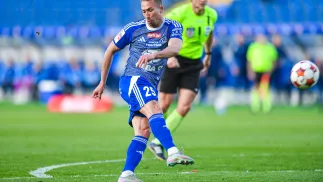 Piłkarz Ruchu Chorzów Denis Ventura. Fot. PAP/	Art Service