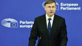 Komisarz UE ds. finansowych Valdis Dombrovskis. Fot. PAP/EPA/RONALD WITTEK