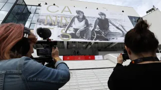 Przygotowanie do rozpoczęcia Festiwalu w Cannes, fot. PAP/EPA/SEBASTIEN NOGIER