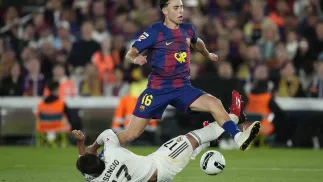 Pomocnik Barcelony Fermin Lopez podczas El Clasico, fot. PAP/EPA/EFE/ENRIC FONTCUBERTA
