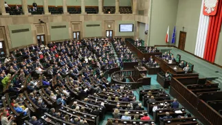 Posłowie na sali posiedzeń Sejmu. Fot. PAP/Paweł Supernak