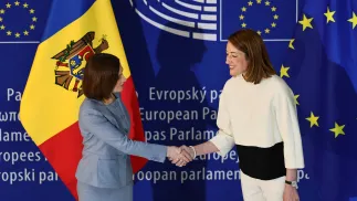 Przewodnicząca Parlamentu Europejskiego Roberta Metsola i prezydent Mołdawii Maia Sandu. Fot. PAP/EPA/RONALD WITTEK
