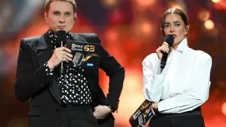 Ralph Kamiński (L) i Gabi Drzewiecka (P) na konferencji 63. Opolskiego Krajowego Festiwalu Polskiej Piosenki. Fot. PAP/Radek Pietruszka