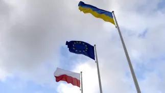 Прапори Польщі, ЄС та України. Fot. PAP/Darek Delmanowicz
