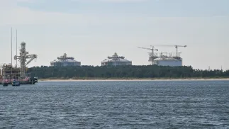 Lądowy terminal LNG im. Prezydenta Lecha Kaczyńskiego w Świnoujściu został oddany do użytku w 2016 roku. Fot. PAP/	Marcin Bielecki