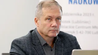 Prof. Ołeksandr Zajcew podczas międzynarodowej konferencji naukowej "Pojednanie polsko-ukraińskie: doświadczenia i perspektywy" w Oblackim Centrum Młodzieżowym w Kokotku. Fot. PAP/W. Deska
