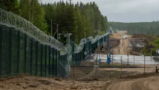 Bariera na granicy Finlandii z Rosją, zdjęcie ilustracyjne, fot. PAP/EPA/JANNE KURONEN