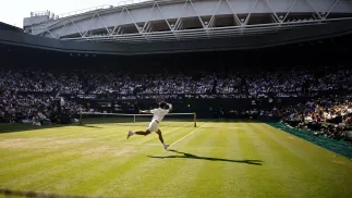 Zeszłoroczny finał Wimbledonu między Alcarazem a Sinnerem, fot. PAP/EPA/TOLGA AKMEN