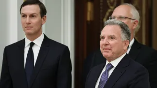 Jared Kushner (L) i Steve Witkoff (P) 
