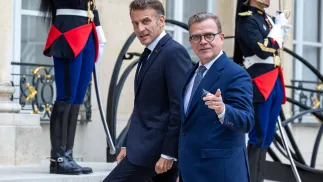 Prezydent Francji Emmanuel Macron i premier Finlandii Petteri Orpo. Fot. PAP/EPA/CHRISTOPHE PETIT TESSON