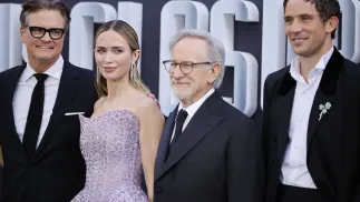 Od lewej: Colin Firth, Emily Blunt, Steven Spielberg i Josh O'Connor. Fot. PAP/EPA/TOLGA AKMEN
