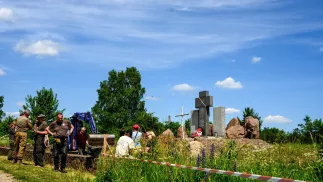 Пошукова експедиція в Гуті Пеняцькій. Fot. PAP/Vladyslav Musiienko