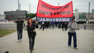 Маніфестація проти лідера партії "Право і справедливість" Ярослава Качинського на площі Пілсудського у Варшаві. Fot. PAP/Szymon Pulcyn