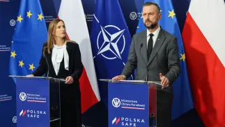 Wicepremier, minister obrony Narodowej Władysław Kosiniak-Kamysz oraz pełnomocnik Rządu do spraw Instrumentu na rzecz Zwiększenia Bezpieczeństwa Europy Magdalena Sobkowiak-Czarnecka. Fot. PAP/Albert Zawada