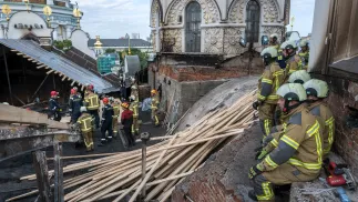 Prace konserwacyjne i remontowe na dachu Soboru Zaśnięcia Najświętszej Maryi Panny w Ławrze Peczerskiej w Kijowie. Fot. PAP/Vladyslav Musiienko