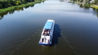 Tramwaj wodny na trasie Szczecin - Gartz. Fot. PAP/Marcin Bielecki