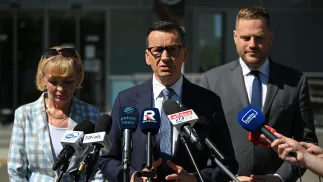  Mateusz Morawiecki (C), Janusz Cieszyński (P) i Anna Kwiecień (L). Fot. PAP/Marcin Obara