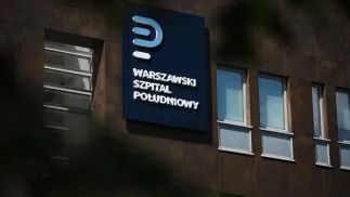 Siedziba Szpitala Południowego w Warszawie. Fot. PAP/Marcin Obara