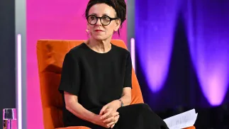 Noblistka, pisarka Olga Tokarczuk podczas spotkania w ramach pierwszej edycji Kongresu i Festiwalu Psychologicznego Re_Mind we Wrocławiu. Fot. PAP/Maciej Kulczyński