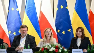 	Monika Wielichowska, Ołena Kondratiuk, Ołeksandr Kornijenko. Fot. PAP/	Marcin Gadomski