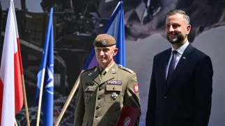Wicepremier, szef MON Władysław Kosiniak-Kamysz (P) i płk Mieczysław Gurgielewicz (L) podczas wręczenia oficerom nominacji na nowe stanowiska służbowe. Fot. PAP/Piotr Nowak