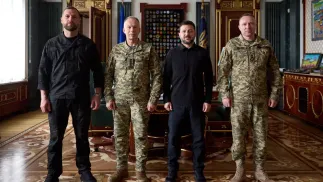 З лів на право: міністр оборони України Євген Хмара, колишній головком ЗСУ Олександр Сирський, президент України Володимир Зеленський та новий головнокомандувач ЗСУ Михайло Драпатий. Fot. Telegram/Zelenskiy/Official