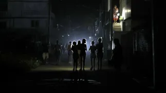 Blackout w Hawanie, stolicy Kuby. Fot. PAP/EPA/ERNESTO MASTRASCUSA 