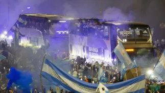 Fani witają argentyńskich piłkarzy Fot. PAP/EPA/JUAN IGNACIO RONCORONI