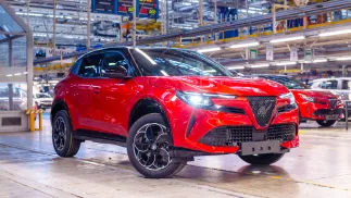 Alfa Romeo Junior Ibrida Q4 z Zakładu Stellantis w Tychach. fot. mat. pras.