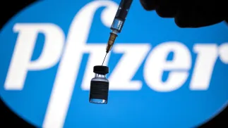 Spór o szczepionki firmy Pfizer uderzył w  PAŻP.  Fot. PAP/	Łukasz Gągulski