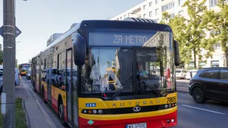 Autobus ZTM "Za metro". Fot. PAP/Szymon Pulcyn