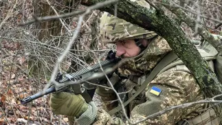 украинский военный фотоилюстрация Fot. PAP/EPA/SERGEY KOZLOV