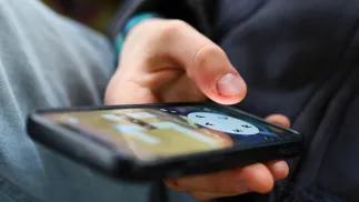 Smartfon. Fot. PAP/Szymon Pulcyn