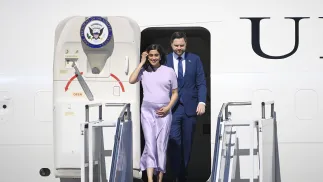 Wiceprezydent USA J.D. Vance z żoną Ushą w kwietniu 2026 r. Fot. PAP/EPA/Zsolt Szigetvary