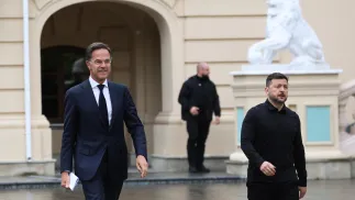 Mark Rutte (L) i Wołodymyr Zełenski (P). Fot. PAP/Victor Kovalchuk