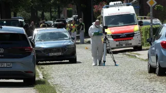 Służby na miejscu strzelaniny, fot. PAP/EPA/Fabian Hoefig