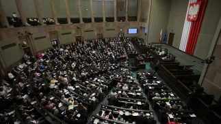 Posłowie na sali plenarnej Sejmu. Fot. PAP/Marcin Obara