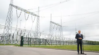 Дональд Туск під час урочистого завершення будівництва "Станції 400 кВ Хочево", в Осєках Лемборських. Fot. PAP/