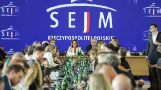 Posiedzenie Komisji Kultury, Dziedzictwa Narodowego i Środków Przekazu w Sejmie. Posłowie mają przeprowadzić wysłuchanie publiczne dotyczące rządowego projektu ustawy o zabezpieczeniu socjalnym osób wykonujących zawód artystyczny. Fot. PAP/Tomasz Gzell