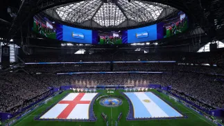 Oprawa przed meczem Anglia-Argentyna, zdjęcie ilustracyjne, fot. PAP/EPA/CRISTOBAL HERRERA-ULASHKEVICH