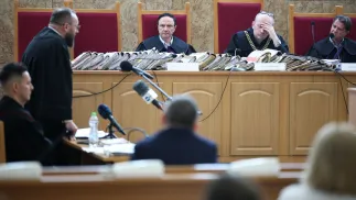 Sędziowie Wojciech Domański, Sławomir Noga i Tomasz Kudla na sali rozpraw Sądu Okręgowego w Krakowie. Fot. PAP/Łukasz Gągulski 
