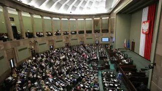 Posłowie na sali plenarnej Sejmu. Fot. PAP/Marcin Obara